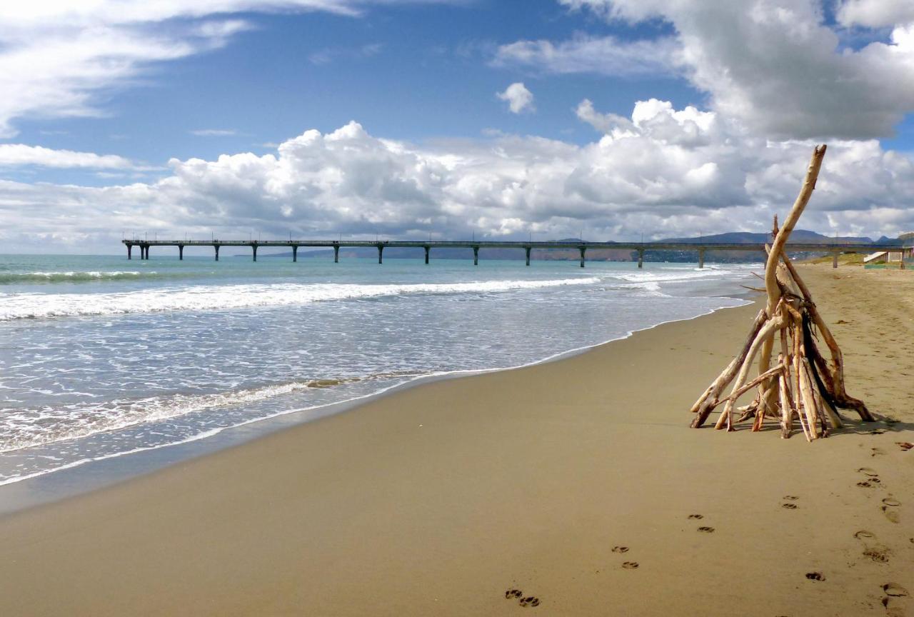 Beachside Bliss: 1 Bed 1 Bath Christchurch Extérieur photo