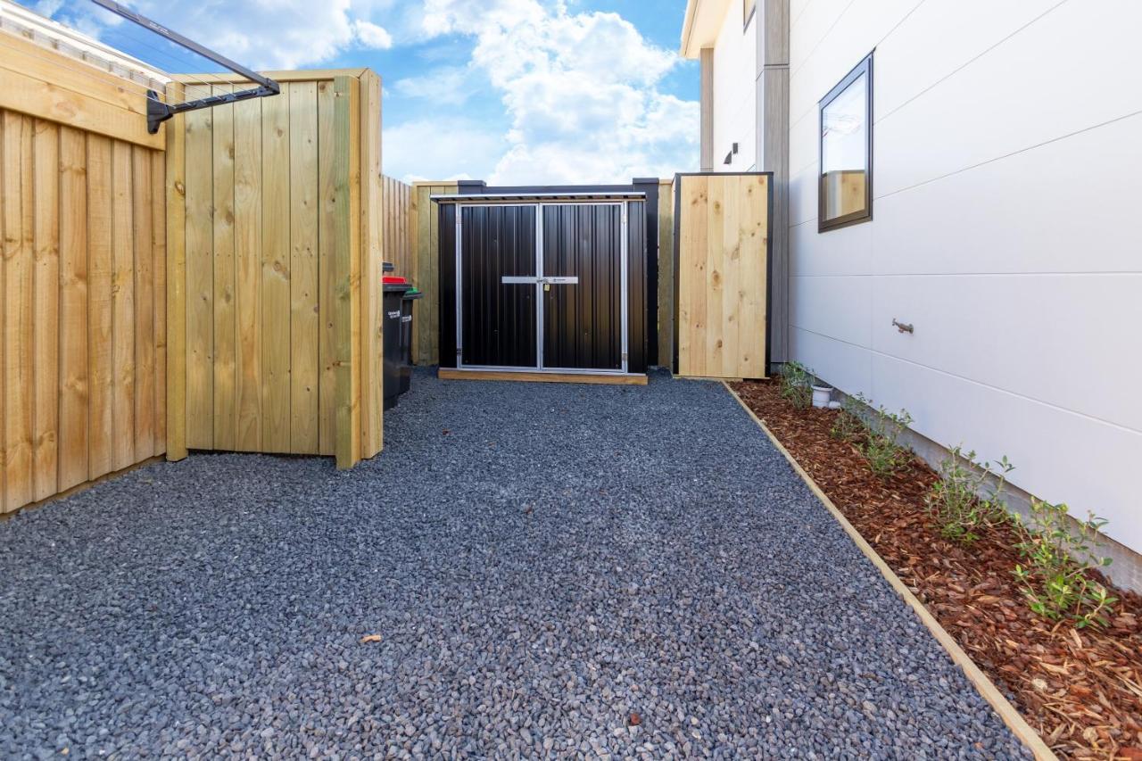 Beachside Bliss: 1 Bed 1 Bath Christchurch Extérieur photo